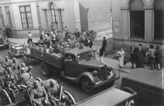 600732 Afbeelding van de intocht van Duitse militairen, in de Wittevrouwenstraat te Utrecht, aan het begin van de ...